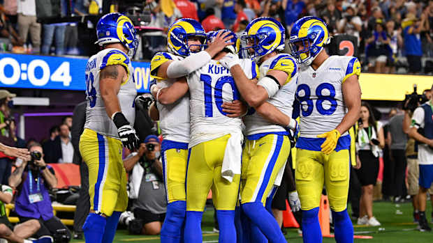 Rams teammates congratulate Cooper Kupp after go-ahead touchdown catch